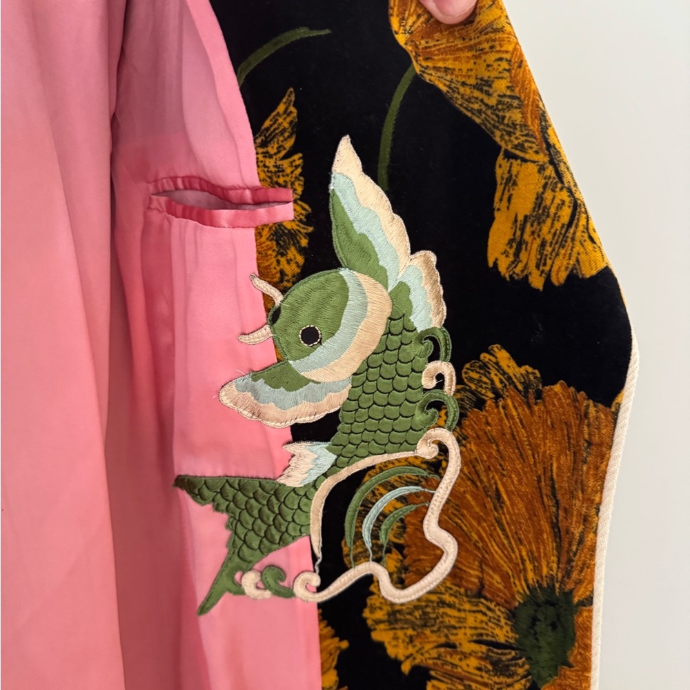 Gucci Women's Black and Gold Floral Blazer - Picture 4 of 6